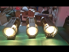 400W LED 프레스넬 스포트라이트 RGBAL 5 in 1 오토 줌 2,700K에서 12,000K까지 완전히 조정할 수 있습니다